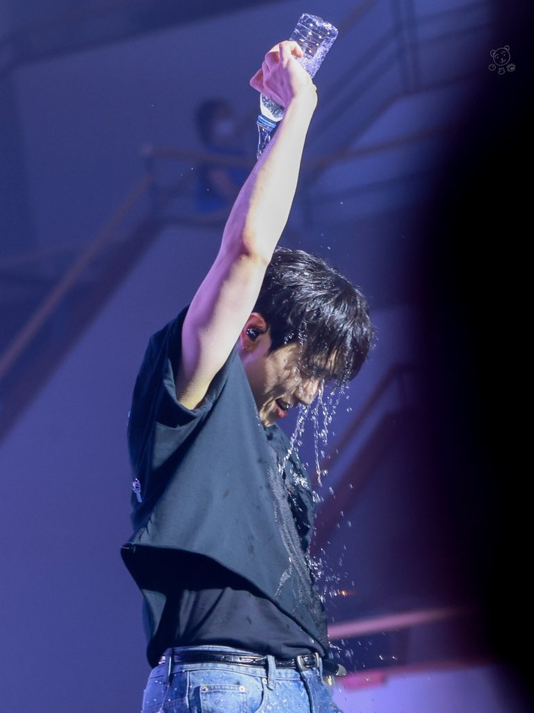 _hs0616's tweet photo. 260802 𝐁𝟏𝐀𝟒 𝟏𝟓𝐓𝐇 𝐀𝐍𝐍𝐈𝐕𝐄𝐑𝐒𝐀𝐑𝐘 𝐂𝐎𝐍𝐂𝐄𝐑𝐓 [𝘿-𝙙𝙖𝙮] 막공 

💦💦💦
#B1A4 #산들 #SANDEUL https://t.co/2x0BpZPSMi