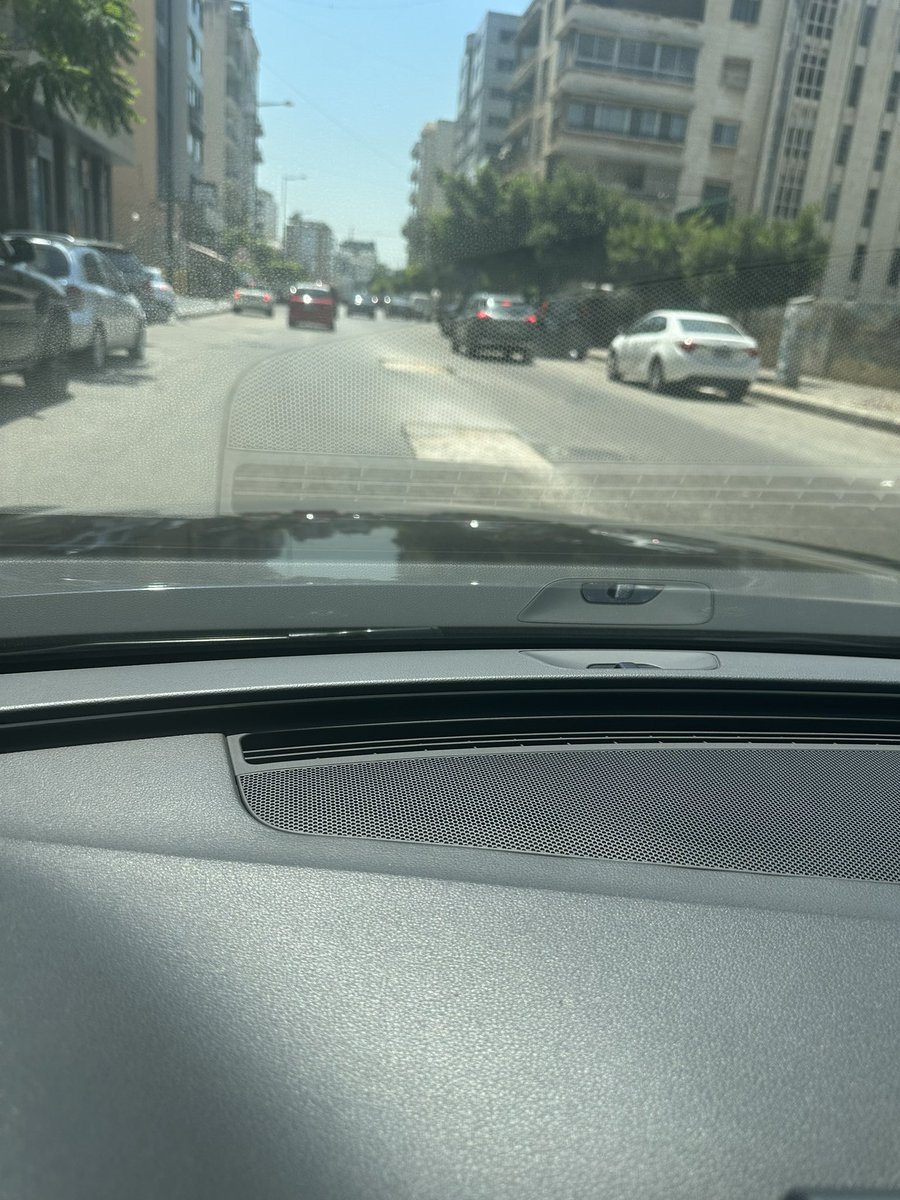 Salah_Halawi's tweet photo. اجت بلدية بيروت @CityOfBeirut . قصّوا الجور بانتظار التزفيت وبعدنا على هيدي الحالة من اكتر من أسبوعين. 

جورتين على طريق فردان الأساسي قرب ال goodies على الطريق المؤدي إلى الـ ABC والاوتيلات. 

ولك إذا مش كرمالنا، كرمال السواح والمغتربين. جرصتونا! https://t.co/u1UOTp8G6m