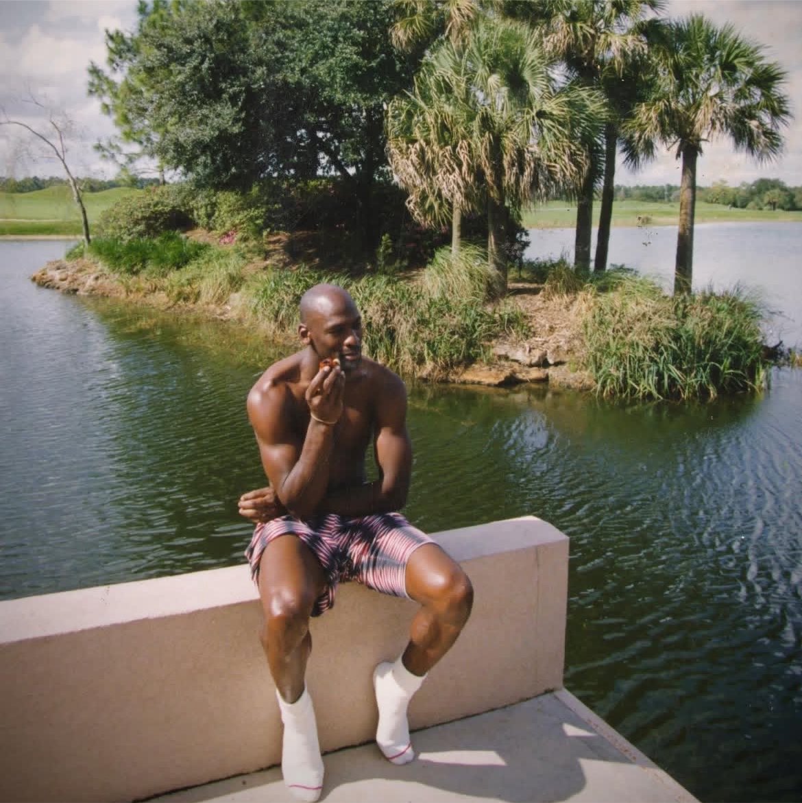 imstillsports's tweet photo. Michael Jordan relaxing in Orlando, Florida (1993). https://t.co/ZHeaUlfDFK
