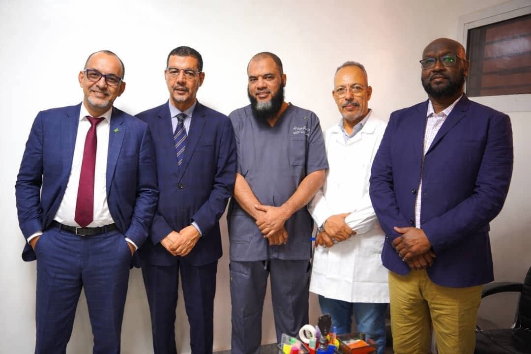 albasarint's tweet photo. منذ تأسيسها عام 1989م تعمل مؤسسة البصر العالمية كمؤسسة دولية غير ربحية متخصصة في مكافحة العمى وأمراض العيون في الدول الأكثر احتياجا واضعة نصب أعينها دعم الجهود الوطنية، لذلك تأتي برامجها وحملاتها الطبية ومستشفياتها ومشروعاتها التعليمية لتكون رافدا للقطاع الحكومي لتسهم في توسيع نطاق خدمات طب وجراحة العيون والوصول إلى الفئات التي يصعب عليها الحصول على الرعاية الصحية المتخصصة.
وقد أثمرت هذه الرؤية عن شراكات عملية مع وزارات الصحة والمؤسسات الرسمية في العديد من الدول تجلت في الزيارات الميدانية للوفود الرسمية إلى مشروعات المؤسسة والاطلاع على نتائجها والتنسيق المستمر لتطوير الخدمات الصحية بما يسهم في تخفيف العبء عن الأنظمة الصحية الوطنية ودعم خططها في الحد من العمى. وحين يشارك كبار المسؤولين ووزراء الصحة والمسؤولون المحليون في افتتاح أو زيارة مشروعات وبرامج #مؤسسة_البصر_العالمية في دول #آسيا و #إفريقيا  فإن حضورهم يجسد تقديرا للدور الإنساني والتنموي الذي تؤديه المؤسسة ويعكس قوة الشراكة والتكامل بينها وبين الجهات الحكومية في خدمة القطاع الصحي.
إن هذا التقدير الرسمي المتواصل يعكس الثقة التي اكتسبتها #مؤسسة_البصر_العالمية على مدى أكثر من ثلاثة عقود ويؤكد أنها شريك تنموي موثوق يساند الحكومات في تحقيق أهدافها الصحية من خلال إعادة البصر للمحتاجين وتمكين المرضى من العودة إلى التعليم والعمل والإنتاج بما يسهم في بناء مجتمعات أكثر صحة واستقرارا وتنمية.

#مؤسسة_البصر_العالمية #لعيون_تبصر_الأمل
#مكافحة_العمى #المياه_البيضاء #طب_وجراحة_العيون  #نصنع_البسمة