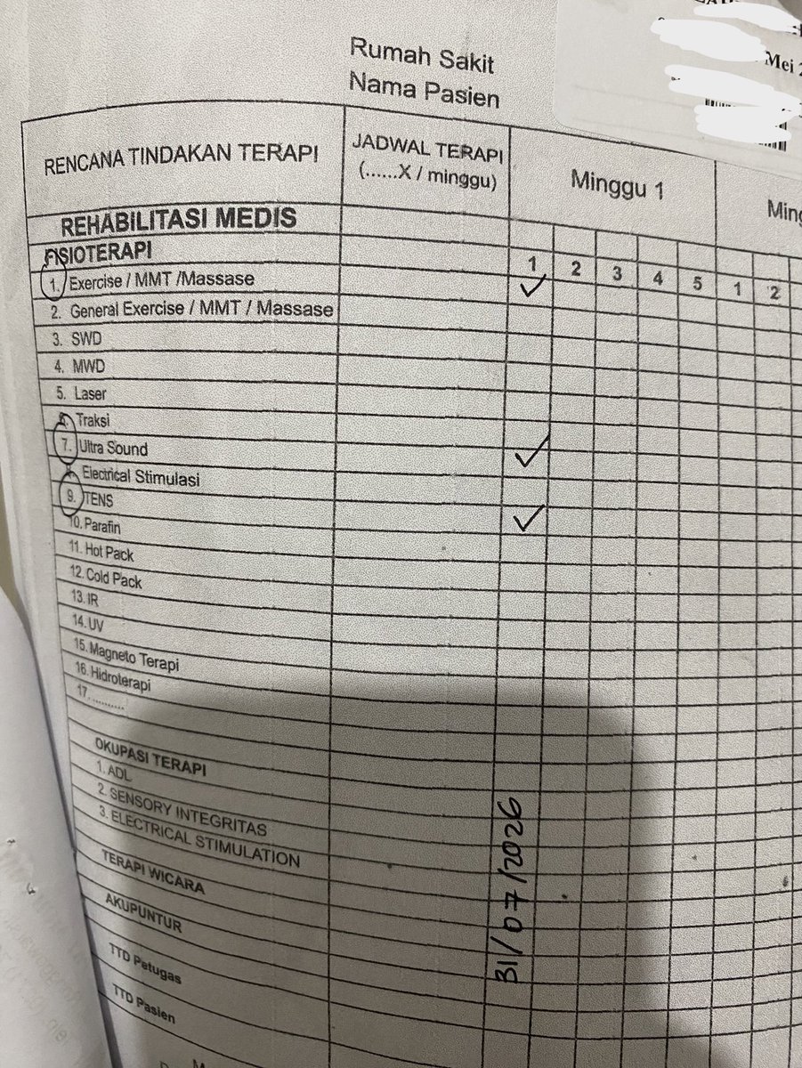 attlaantic's tweet photo. kalian klo bawa buku kesekolah, jangan semuaa ditaro ditas yaa, apalagi ditambah belajar duduk berjam jam tanpa break. dulu aku gitu, skrg punggungku sakit &amp; dirujuk ke poli saraf, di MRI, kemaren difisioterapi sm dikasih obat pereda nyeri dulu sih. jaga kesehatan ya teman"😆💕 https://t.co/XNQz41GOrE