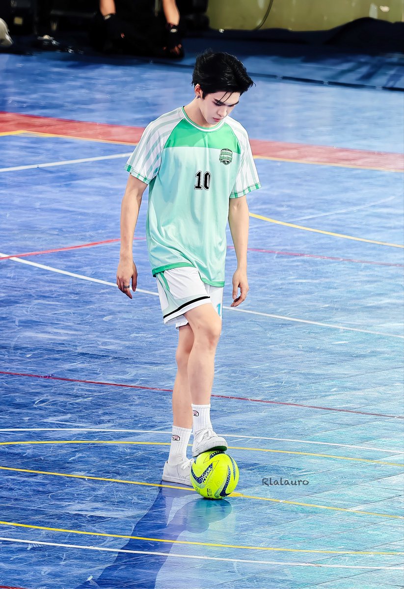 Rlalauro5151's tweet photo. พี่นักบอล

AAS MHIIPRAEW GAME ON
#อู๋เซฟแพรวฮูเล่ฮ่าฮ่า
#DMDSportsDay2026
#auausave
#auautnp https://t.co/CKCXIvK5Mw