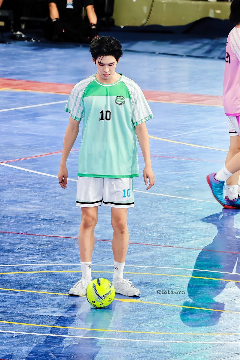 Rlalauro5151's tweet photo. พี่นักบอล

AAS MHIIPRAEW GAME ON
#อู๋เซฟแพรวฮูเล่ฮ่าฮ่า
#DMDSportsDay2026
#auausave
#auautnp https://t.co/CKCXIvK5Mw