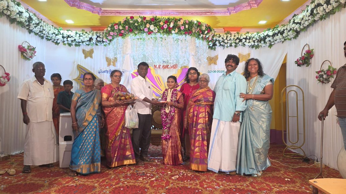 sofiarachel7's tweet photo. Half Saree function...
#Perinbam #SofiaRachel #சோபியா_அன்புச்செழியன் #சோபியா_ரேச்சல் #SofiaAnbuchezian #பேரின்பம் #Native #function #relatives https://t.co/1awP7oGLdq