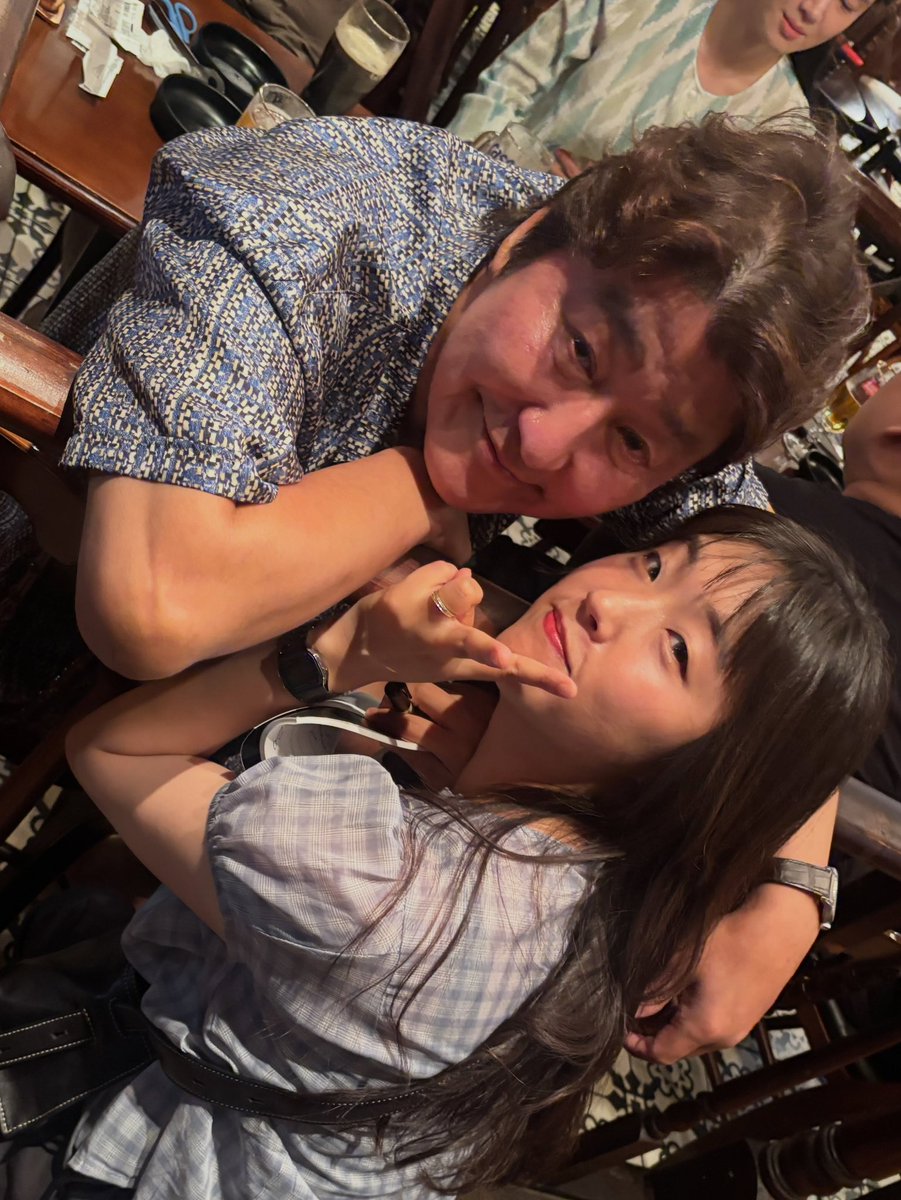 BlackSoNGSH's tweet photo. Filming for @SongSH’s upcoming movie,The Gardeners,has been finished. @yeongjo094 shared photos from Wrap Party.Some1 had written a few days ago that filming was finished,but we weren't sure.I think #SongSeungHeon meant "I'm free" with the empty seat in his July 31st post #송승헌 https://t.co/cLdq8wkM1w