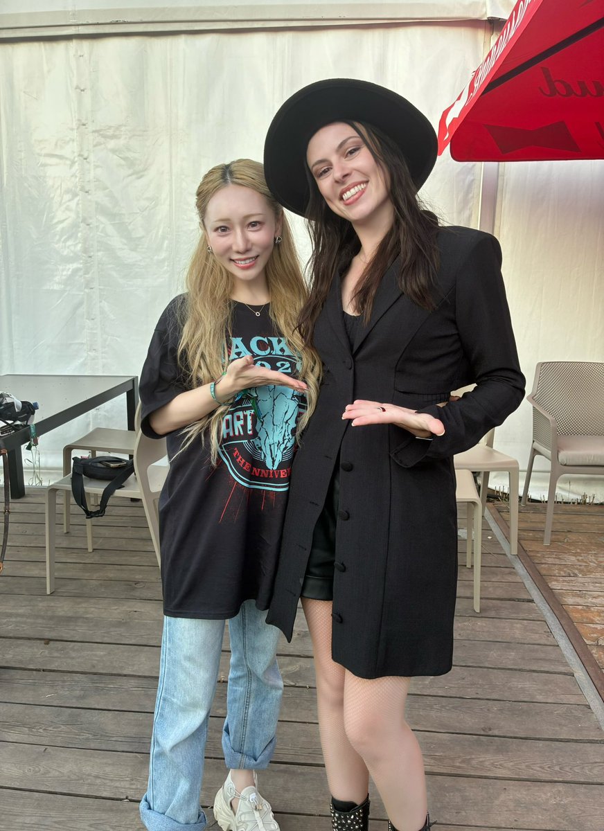 asamiLB's tweet photo. Finally got to meet Jennifer!! 🖤🤍
I’m "beyond" happy!! Thank you🖤🤍
@_beyondtheblack #LOVEBITES #Asami https://t.co/wTAY8wynxf
