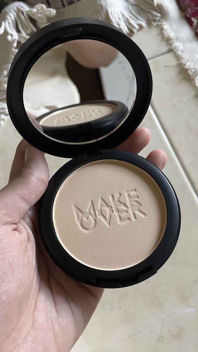 fairynaee's tweet photo. wts matte powder foundation make over shade w22 sama w30, 180k ajaa. masih baruu bangett belum dipake sama sekalii. dom jatim bisa orenn yak https://t.co/WB6e3Y69Z1