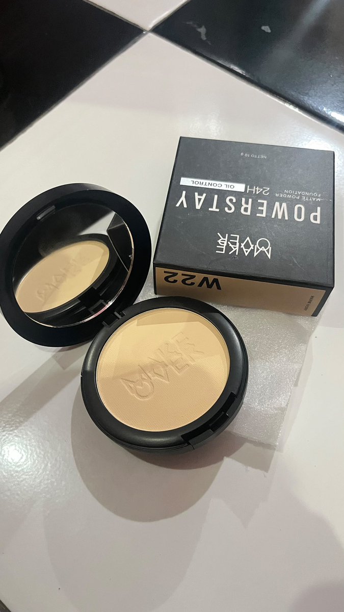 fairynaee's tweet photo. wts matte powder foundation make over shade w22 sama w30, 180k ajaa. masih baruu bangett belum dipake sama sekalii. dom jatim bisa orenn yak https://t.co/WB6e3Y69Z1