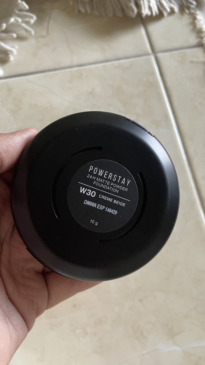 fairynaee's tweet photo. wts matte powder foundation make over shade w22 sama w30, 180k ajaa. masih baruu bangett belum dipake sama sekalii. dom jatim bisa orenn yak https://t.co/WB6e3Y69Z1