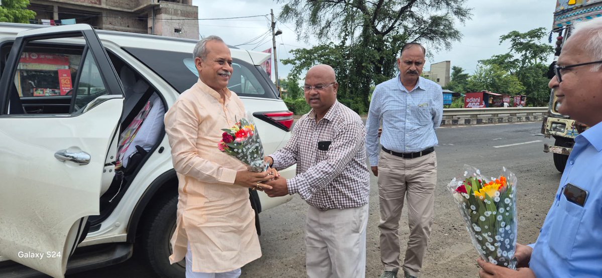 omjain01's tweet photo. सागर जिले में आज 14.78 एकड़ भूमि पर बनने वाली मिश्रित आवासीय योजना का भूमिपूजन किया इस अवसर पर प्रदेश के खाद्य एवं।नागरिक आपूर्ति मंत्री श्री गोविंद सिंह राजपूत भी उपस्थित रहे @DrMohanYadav51 
@BJP4MP https://t.co/XYhBZFyfsE