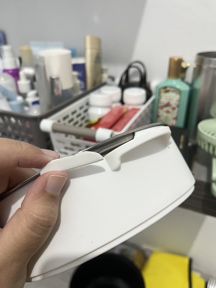godfavoritte's tweet photo. samono mau berantem kah? udah pake extra bubble wrap tetep aja bubble wrapnya tipis, setipis harapan gue ke pemerintah😔 https://t.co/HLYGYjkMrD