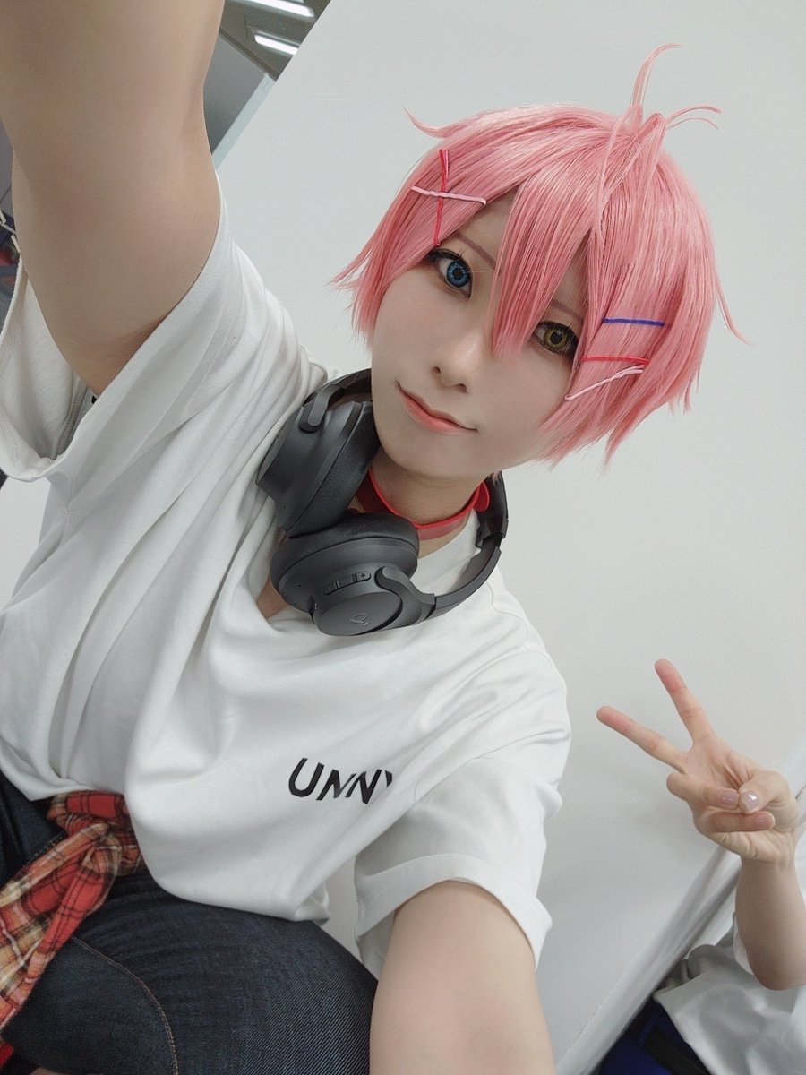 na_chi_33323's tweet photo. 夜なのでね。最近の諸々。
おんなじポーズやんね。 https://t.co/vyMJhAVTSx