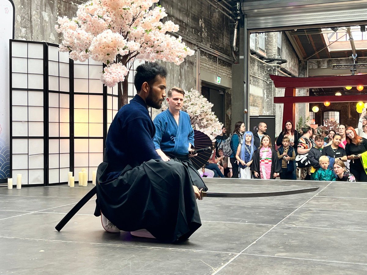 neospaceowl's tweet photo. First time performing iai in public https://t.co/6OeuJJyvDY