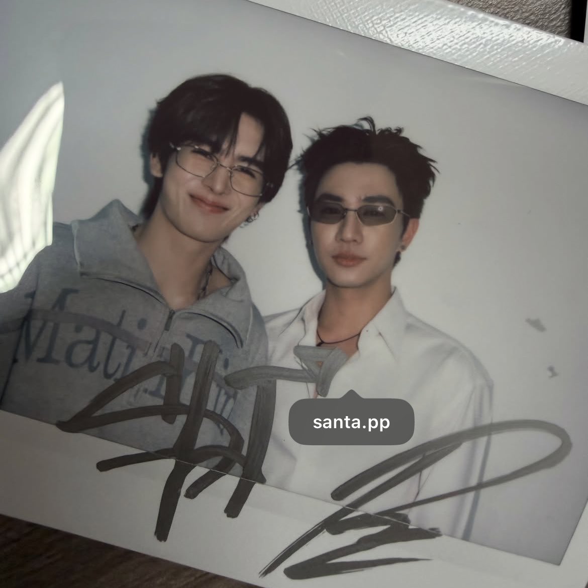babytatajiw's tweet photo. รูปมีเป็นล้านแต่พี่เพิร์ธฮีเลือกรูปโพลารอยด์ที่น้องต้ายิ้มหวานมาลง ปกติไม่ค่อยยิ้มกว้างเท่านี้เลย พร้อมแท็กน้องที่หัวใจตัวเอง โรแมนติกว่ะเฮีย😭🤟🏻💘 https://t.co/krNo5kdsBY