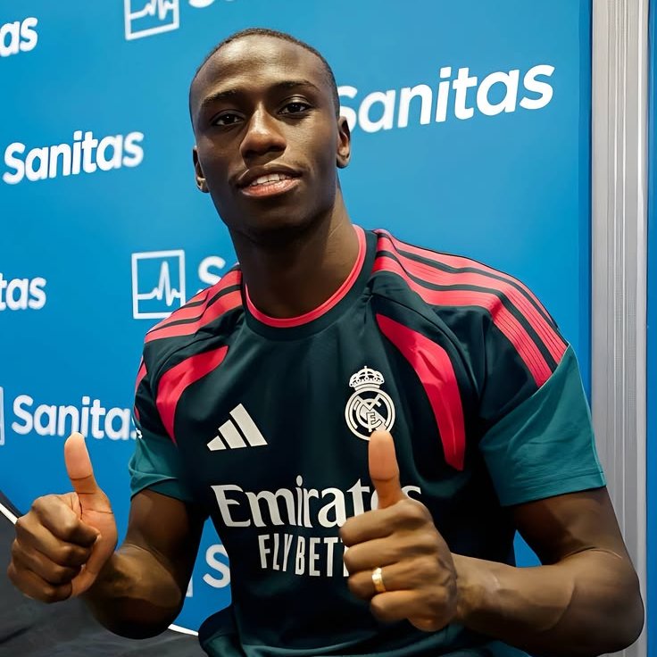 theMadridZone's tweet photo. 🚨 Real Madrid are NOT in talks with Ferland Mendy to terminate his contract right now. @FabrizioRomano ❌ https://t.co/kQkrFGrjxV