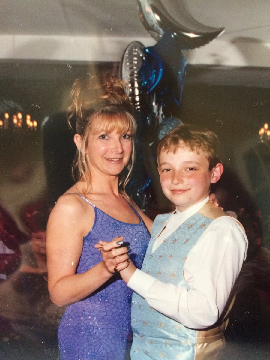Cheryllmg1's tweet photo. @MissLauraMarcus My sons Bar Mitzvah 💙 https://t.co/yklQDzPpj8