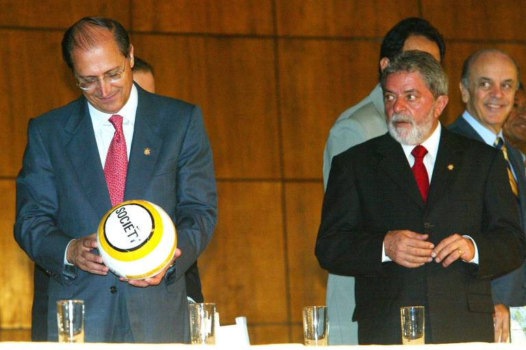 RafaelFontana's tweet photo. Existe algo de muito errado em um país cujo o mesmo político disputa sete vezes a eleição para presidente, almejando um quarto mandato aos 80 anos de idade, sendo ele o responsável por uma parcela considerável das mazelas deste mesmo país. https://t.co/FyDIkPPwiy