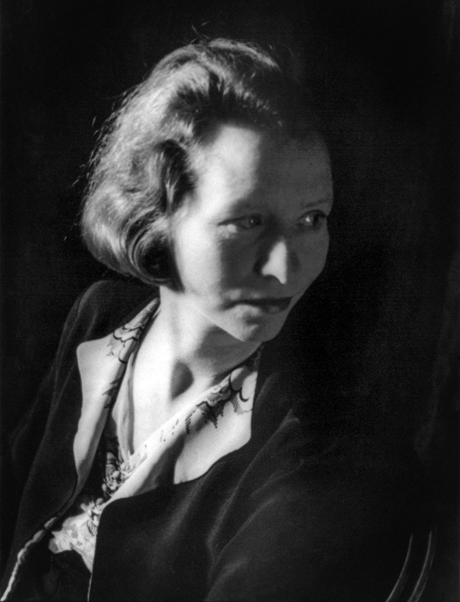 _forbisexuals's tweet photo. 🧵 HISTORICAL BICONS 🩷💜💙 

Edna St. Vincent Millay (1892 – 1950) was an American bisexual lyrical poet and playwright. Millay was a renowned social figure and noted feminist in New York City during the Roaring Twenties and beyond. https://t.co/KF8wfsoHVu
