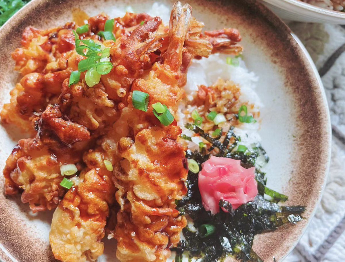 linlei45's tweet photo. 今天的晚餐，做了炸虾盖饭～😋 https://t.co/NNrO6sTReO