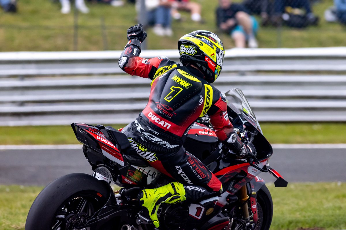 Oulton_Park's tweet photo. ZYN @OfficialBSB Race 3: Kyle Ryde delivers the double from Scott Redding and Brad Ray to round out Oulton Park weekend ⭐⭐

🔗 Read the full race report here: https://t.co/rRDWzApLpU https://t.co/0KLlgau2nS