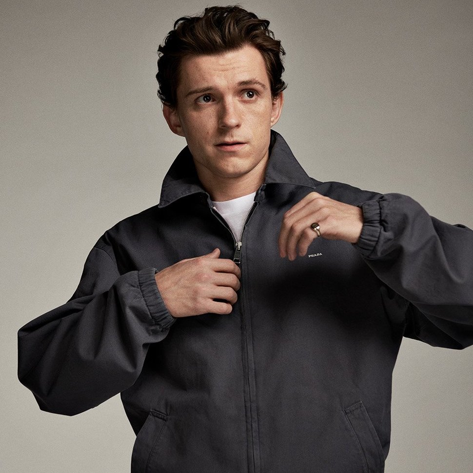 sboficial's tweet photo. Tom Holland é o primeiro ator na história do cinema a possuir as quatro maiores estreias em bilheteria mundial:

#1. Vingadores: Ultimato ($1.2B)
#2. Homem-Aranha: Um Novo Dia ($927M)
#3. Vingadores: Guerra Infinita ($640M)
#4. Homem-Aranha: Sem Volta Para Casa ($600,8M)