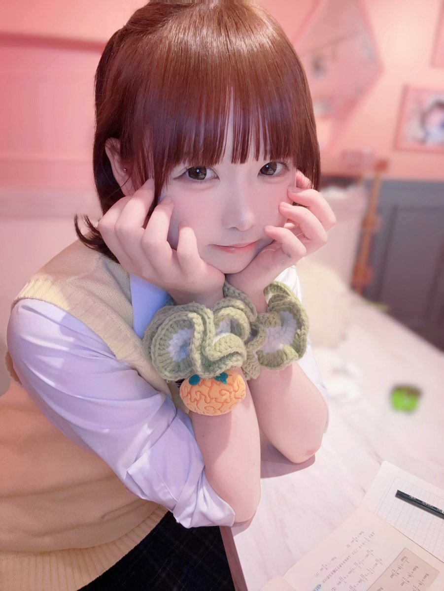 maid_yotuba's tweet photo. 先輩、次のテストいい点とれたらお願いひとつきいてください https://t.co/VQQjWDB4zO
