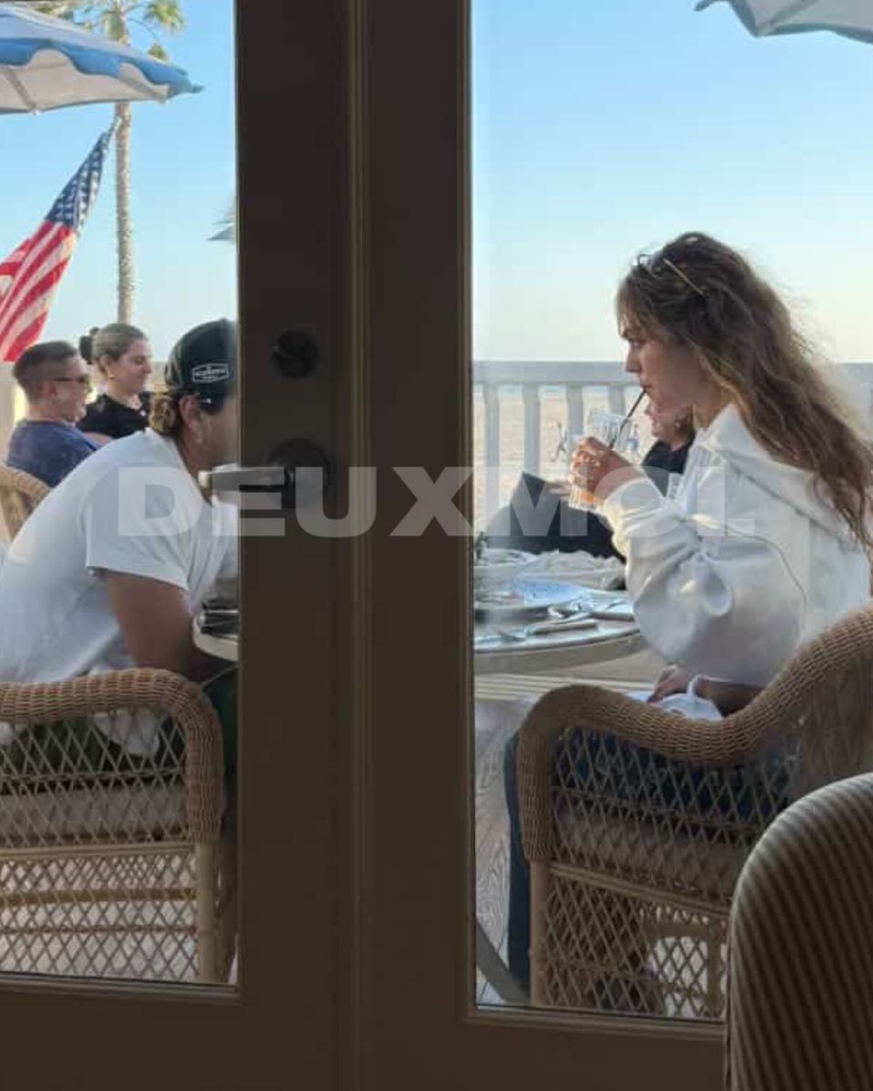 mikabdallabr's tweet photo. APARECEU! Mika Abdalla foi vista com Josh Heuston em Santa Monica recentemente. https://t.co/TvUiz9iMlH