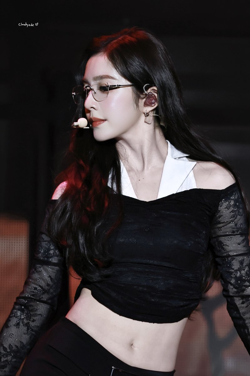 cloudyede's tweet photo. 260802 A Day in Red &amp; Velvet Day3
🩸

#IRENE #아이린 #RedVelvet #레드벨벳 https://t.co/GHzD77S2ai