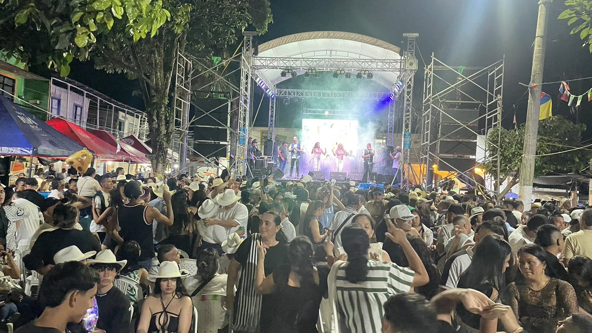 lasextrellas's tweet photo. Gran concierto en FALAN - TOLIMA con LAS EXTRELLAS ORQUESTA Y FERNANDO BURBANO 👏🏻🔥 1 agosto de 2026 https://t.co/6xjgzd61lX