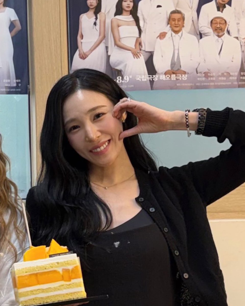 bkfany's tweet photo. ฟานี่ใส่สร้อยข้อมือ YOHAN โยฮันใส่สร้อยข้อมือ FANY หวานร้อยเลยอะคู่นี้ https://t.co/UAic31qFd7