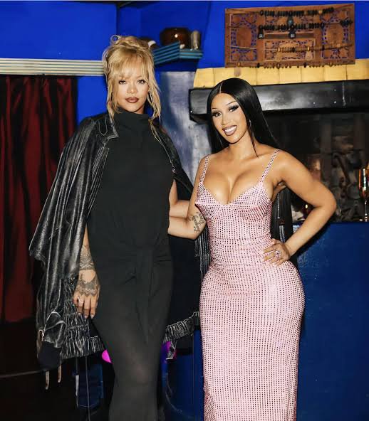RedMedia_us's tweet photo. Rihanna and Cardi B are working on a song according to some insiders. https://t.co/AQSmJvsavc