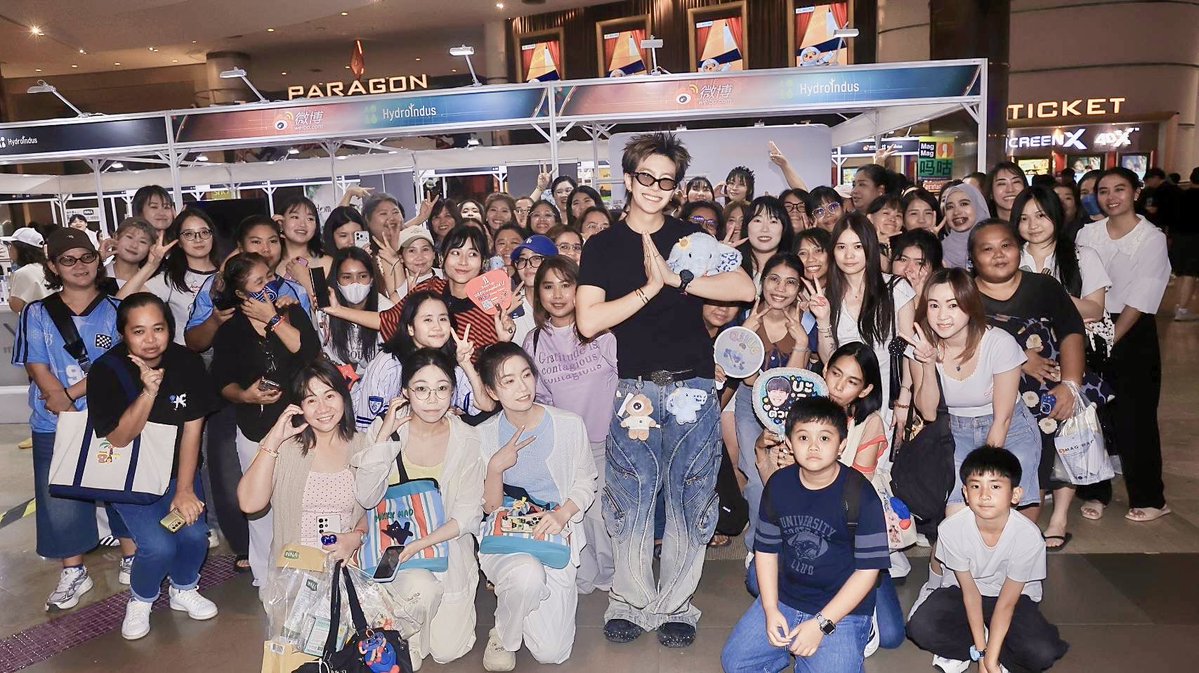 buildyourlove4u's tweet photo. 🥰อีกหนึ่งงานที่เต็มไปด้วยเสียงหัวเราะและรอยยิ้มของทุกคน 💙

ขอบคุณ Weibo Cultural Communication Night Thailand ที่เชิญบิวมาร่วมงานในครั้งนี้🙇🏻‍♀️

วันนี้สนุกมากกก ได้เล่นเกม ได้ตอบคำถามกันแบบถูกบ้าง ผิดบ้าง บางคำถามคนถามยังแอบงงจนตอบผิดกันไปเลย 😂 ทำเอาทั้งด้อมหัวเราะกันไม่หยุด

แถมยังได้เดินชิม เดินช้อป ทำกิจกรรมตามบูธต่างๆ และมีของรางวัลแจกให้แฟนๆ ได้ร่วมลุ้นกันอีกด้วย เรียกว่าอิ่มทั้งความสนุก อิ่มทั้งรอยยิ้มจริงๆ 🫶🏻

ขอบคุณแฟนๆ ทุกคนที่มาร่วมสร้างโมเมนต์ดีๆ ไปด้วยกัน รวมถึงทุกคนที่คอยส่งกำลังใจผ่านหน้าจอด้วยนะคะ ทุกเสียงเชียร์และทุกความรักของทุกคน มีความหมายเสมอ 🥹💙

หวังว่าทุกคนจะสนุกและมีความสุขกลับไปเหมือนกันน้าา เดินทางกลับบ้านปลอดภัย แล้วไว้มาเจอกันใหม่ในงานหน้าน้า 💙

🥰 Another event filled with laughter and smiles from everyone! 💙

Thank you Weibo Cultural Communication Night Thailand for inviting me to this event. 🙇🏻‍♀️

Today was so much fun! We played games and answered questions, some right, some wrong. Some questions even confused the questioner, leading to incorrect answers! 😂 The whole fandom was laughing non-stop.

We also got to sample food, shop, and participate in activities at various booths, and there were prizes to be won by fans. It was truly a day filled with fun and smiles! 🫶🏻

Thank you to all the fans who came and created wonderful moments with me, and to everyone who sent their support through the screen. Every cheer and every expression of love means a lot! 🥹💙

I hope everyone had fun and had a happy time! Have a safe journey home, and I'll see you again at the next event! 💙

BUILD WEIBO GALA MOMENT

#WEIBOGALA2026BOOTHVISITXBUILD
#WeiboCulturalCommunicationNightThailand 

@JakeB4rever 
#Beyourluve 
#BuildJakapan