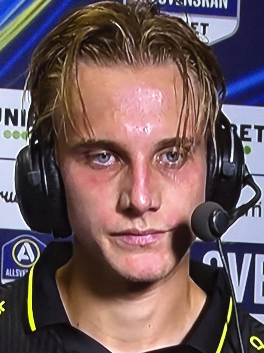 1904gbg1904's tweet photo. Känslan när man inser att man hamnat i Solna. Jisses vilket mörker. #ifkgbg https://t.co/MHZ8oD3JMu