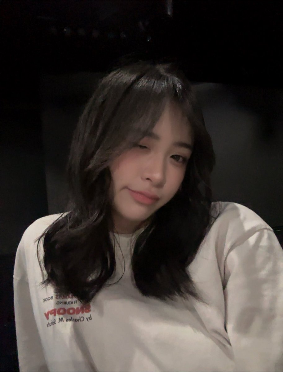 Lily_JKT48's tweet photo. HII LOFFF THANK YOUU SOO MUCH FOR TUDEII RAMUNEE, finally got to seee yeurr, aku seneng banget bisa hadir di sts Fritzyy yes always bersyukur, nanti aku lanjut yapping di live tunggu ak plis, HAHA but yang uda ngantuk tidurr yaaa jangan dipaksain mkayy? Selamat beristirahat loaff terimakasih yaa karena kamu selalu berusahaa, kamu kuatt, kamu hebatt, sayangi diri kamu yaa yang selalu berjuang, be proud of urselff okeyy 🙆🏻‍♀️☝🏻  AND yg masi bangun ayo kita ideen BREWEK LESGO