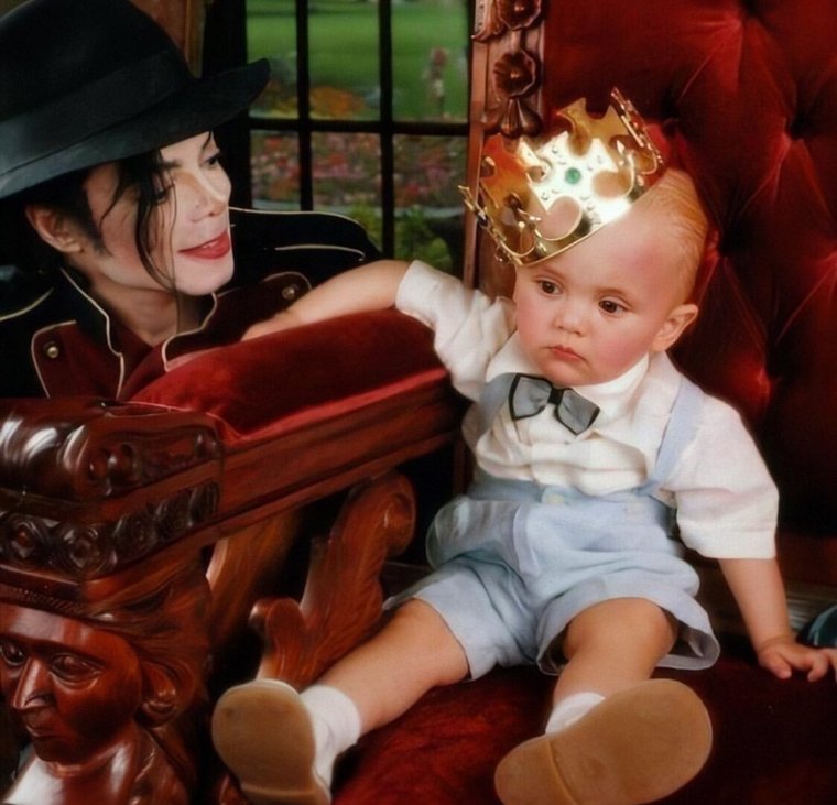 postsmjs's tweet photo. Michael Jackson and his son Prince Jackson, 1998. https://t.co/AhAAUPPT7f