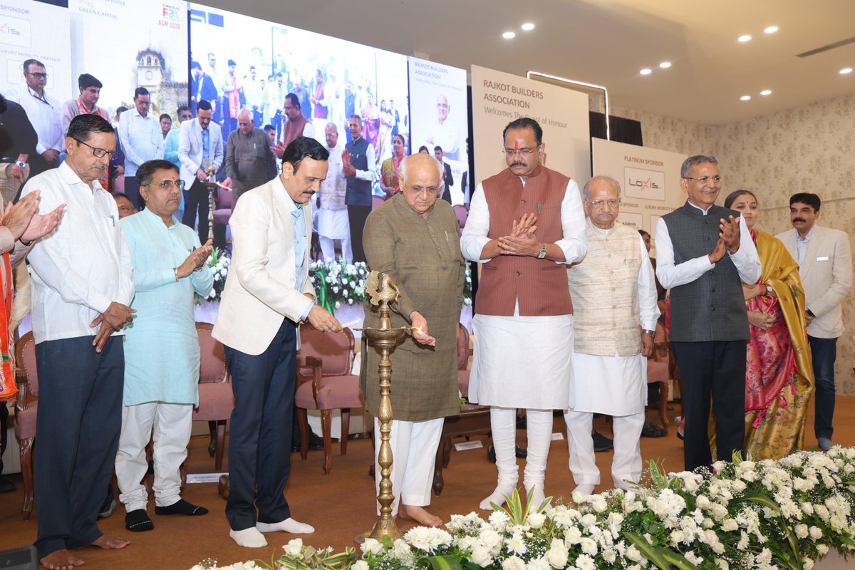 Bhupendrapbjp's tweet photo. રાજકોટ ખાતે રાજકોટ બિલ્ડર્સ એસોસિએશનની વાર્ષિક સાધારણ સભા પ્રસંગે રીયલ એસ્ટેટ ક્ષેત્ર સાથે સંકળાયેલ અગ્રણીઓ સાથે સંવાદનો અવસર પ્રાપ્ત થયો. 

અમદાવાદ, સુરત અને વડોદરાની જેમ આજે રાજકોટ શહેરે પણ વિકાસના માર્ગે હરણફાળ ભરી છે, ત્યારે આ સતત વિકસતા નગરને શ્રેષ્ઠ ઈન્ફ્રાસ્ટ્રક્ચર પૂરું પાડવામાં બિલ્ડર એસોસિએશનનું યોગદાન સરાહનીય છે.

​માનનીય વડાપ્રધાન શ્રી નરેન્દ્રભાઈ મોદીનો હંમેશાં આગ્રહ રહ્યો છે કે આધુનિક વિકાસની સાથે પર્યાવરણનું જતન પણ એટલું જ અનિવાર્ય છે, તેથી આપણે ઈકો-ફ્રેન્ડલી અને ગ્રીન ઈન્ફ્રાસ્ટ્રક્ચર પર વિશેષ ભાર મૂકી રહ્યા છીએ.

સૌના સહિયારા પ્રયાસોથી રાજકોટ તેમજ સમગ્ર ગુજરાતને વધુ સુવિધાસભર, આધુનિક અને પર્યાવરણ અનુકૂળ બનાવીએ તેવું આહ્વાન આ પ્રસંગે કર્યું.