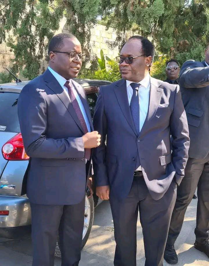 ngomabest196's tweet photo. NRPUP President Brian Mundubile and Makebi Zulu. Vote for them to MAKE ZAMBIA GREAT.
#Ulubuto_Nalwisa_Mwebena_Zambia ๐ฟ๐ฒ
#BM8MZ
#Pe_Lampi
#Time4Change https://t.co/CclAGOw1kt