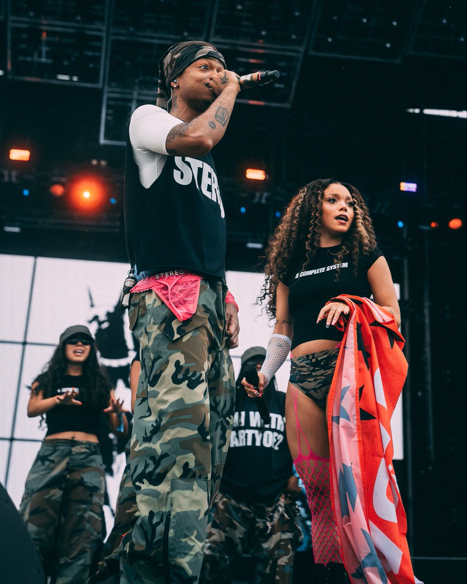 ITSPARTYOF2's tweet photo. THANK YOU LOLLA😭 https://t.co/dwTqONIvcz