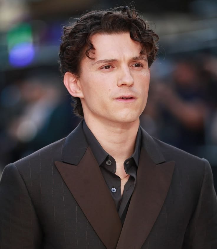 MCUFilmNews's tweet photo. Tom Holland has starred in all four of the biggest opening weekends in worldwide box office history.

No other actor has ever hit that milestone. He's the first. https://t.co/6uwrtzVaVg