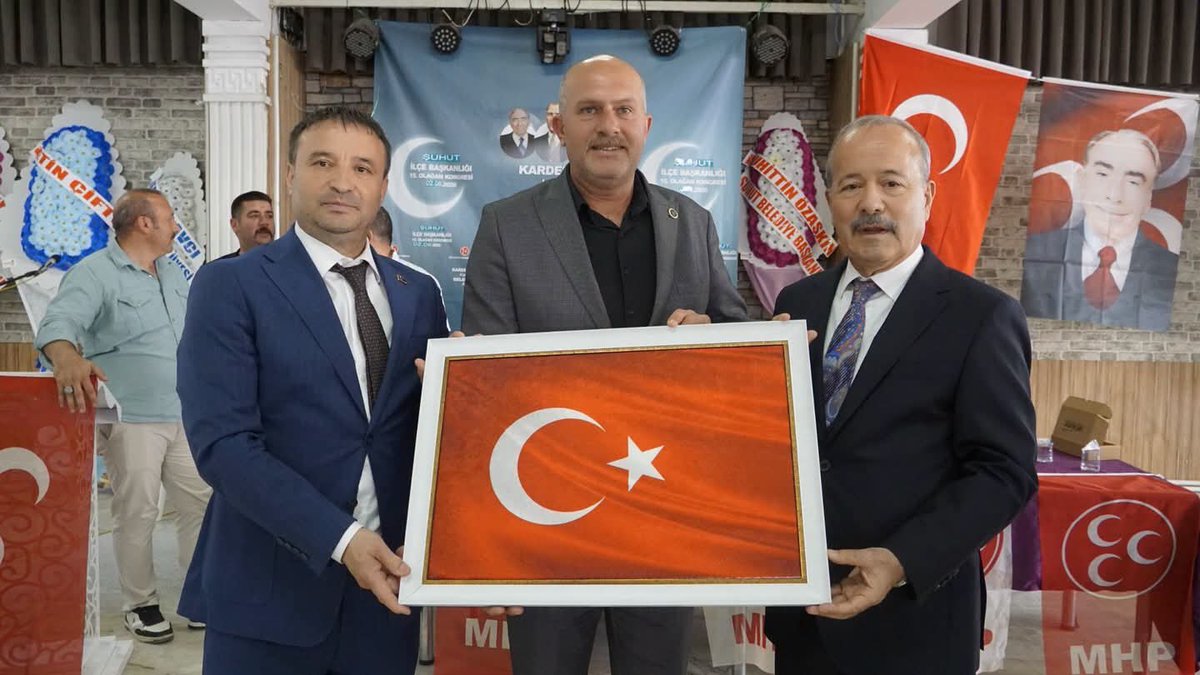 ac_kahveci's tweet photo. 📍ŞUHUT

Milletvekilimiz Mehmet Taytak, Belediye Başkanımız Muhittin Özaşkın, il ve ilçe teşkilatlarımız ile dava arkadaşlarımızın güçlü katılımıyla gerçekleştirdiğimiz kongremizin; teşkilatımıza ve Şuhut ilçemize hayırlı olmasını diliyorum.

Üç hilalimizi devralan ilçe başkanımız Kürşat Ağduk ve yönetim kurulunu yürekten kutluyorum. Görevi devreden başkanımız Ali Durmaz’a hizmetleri ve emekleri için teşekkür ediyorum. 

Birlik ve beraberlik şuuruyla; yolumuz açık, davamız daim olsun.