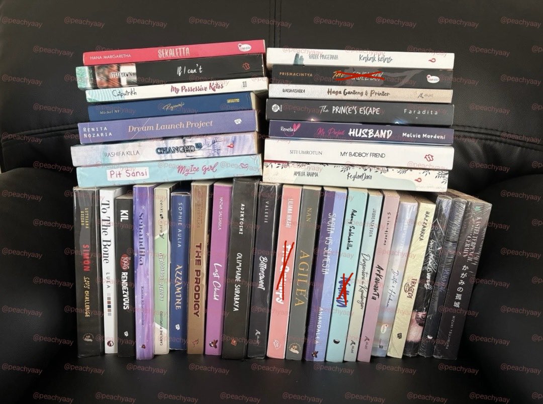 peachyaayy's tweet photo. @rarelytype want to sell - wts preloved dan sealed/segel novel adaptasi au dan wattpad 100% original ada oren🍊 free ongkir juga, barangkali berminat. semuanya koleksi pribadi yaa^^

link shopee: https://t.co/EPtuDVa5AK https://t.co/hSOLdDRBU8