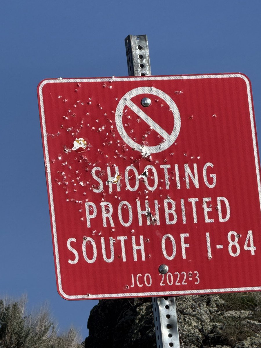 KayleeP22490697's tweet photo. @RetroCoast @BrimstonedLLC No psyop, no conspiracy. 
I’m from twin falls born and raised. 
Going to the desert and shooting is normal. https://t.co/YzFrOD264t