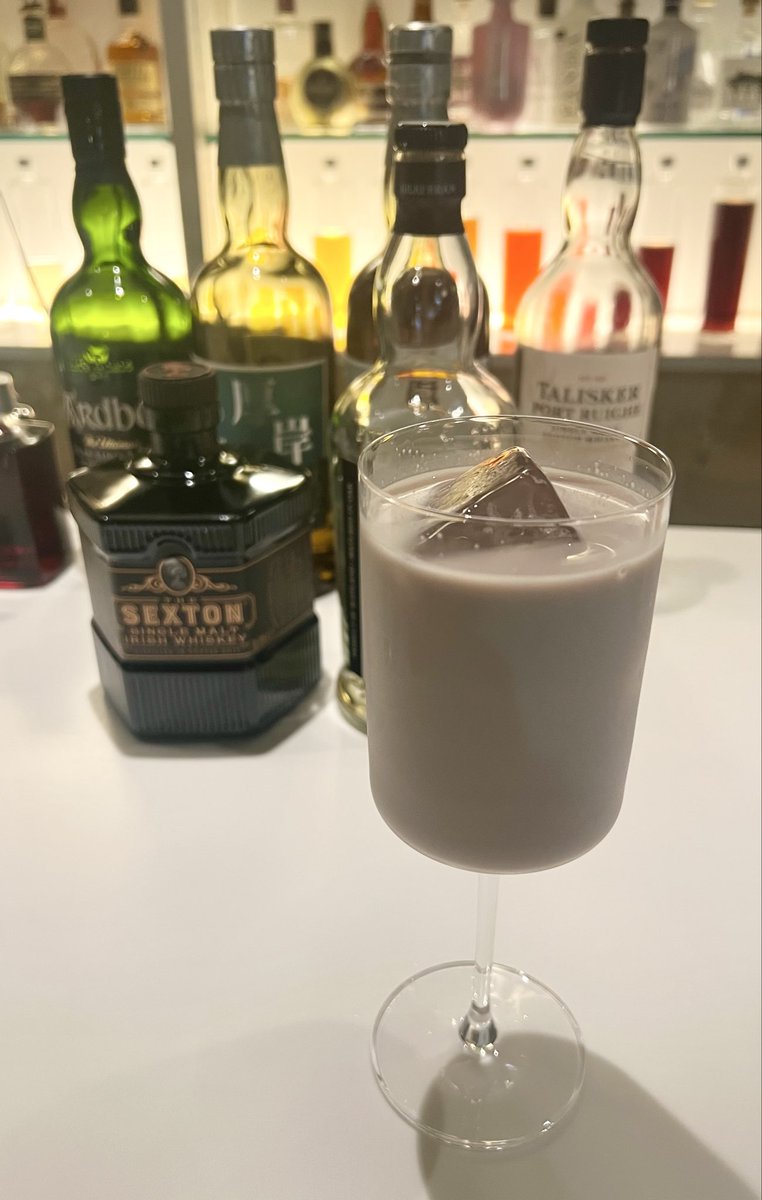 uminagi107's tweet photo. 初めてバーでカシスミルク飲んだかも？
うまい！！🍸✨ https://t.co/Kjx95Slry1