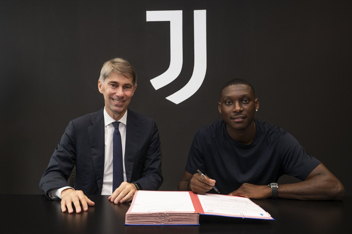 juventusfc's tweet photo. 𝑹𝑲𝑴 📸✍🏻 https://t.co/mg856aWw8a