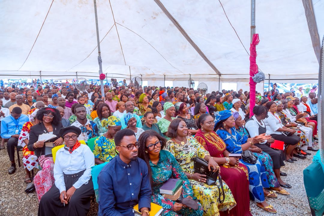 AAdeleke_01's tweet photo. Today, I joined worshippers at the Winners’ Chapel Church Service in Osogbo, where I reaffirmed my unwavering commitment to the peace, security and democratic rights of the good people of Osun State. I urged citizens not to be intimidated by threats or acts of violence but to remain steadfast and come out peacefully to exercise their constitutional right to vote in the August 15 governorship election. 

I assured our people that their safety remains my administration’s utmost priority and called on everyone to reject fear while defending democracy through the ballot.

I also reflected on the remarkable achievements of our administration across workers’ welfare, healthcare, education, infrastructure, agriculture and other critical sectors, noting that these accomplishments remain our strongest campaign message. 

Together, we will continue to uphold the values of peace, justice and good governance for a greater Osun State.

#ImoleCarryOnAccordingly