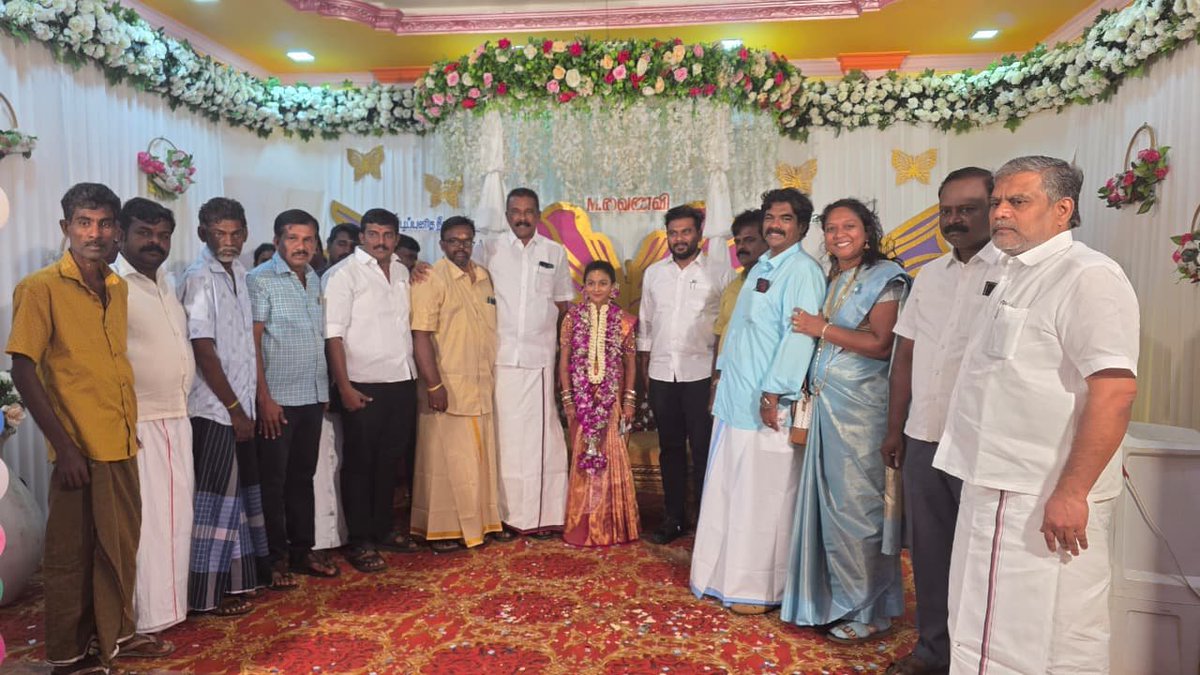 sofiarachel7's tweet photo. An unexpected meeting with Thenkasi MLA Dr.Kalai Kathiravan.
#Perinbam #SofiaRachel #சோபியா_அன்புச்செழியன் #சோபியா_ரேச்சல் #SofiaAnbuchezian #MLA #பேரின்பம் #Native #function #relatives https://t.co/iuStOYl7y0