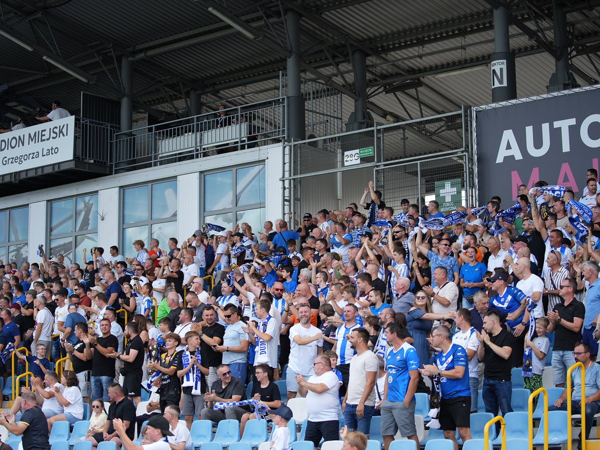FksStalMielec's tweet photo. 4049 kibiców jest dziś z nami na #S1. 🤍💙

Dziękujemy że jesteście razem z nami! 🤝

#STMPBB 3:3 https://t.co/2jboPkJP9K