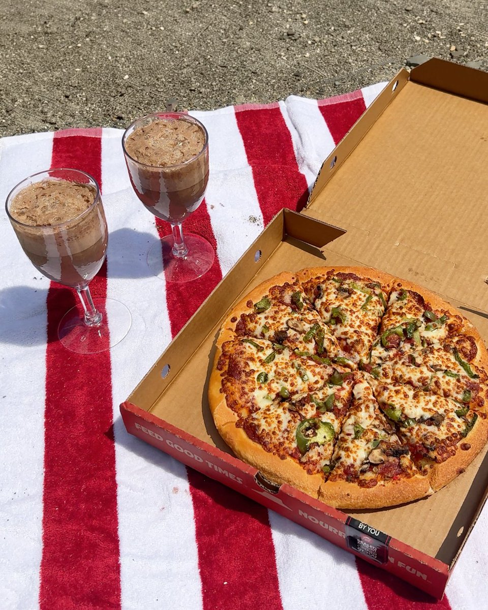 PizzaHutCanada's tweet photo. long weekend plans? yeah i got em. https://t.co/JTh6H7fIqN