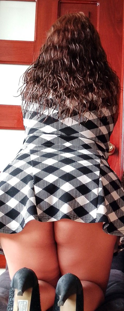 karyediso's tweet photo. Pensando que usar hoy , aprovechen se llevan.....
 lo que lleve debajo voy a renovar las perlitas por otros diseños que opinan...????
Me queda muy cortito solo si vienes por mi salgo puesta , tal cual la foto 🤭🤭🤭🤭
Propuestas al DM https://t.co/ANocwr3UqJ