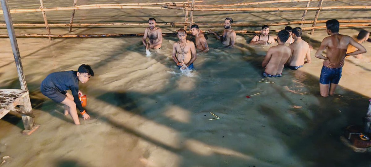 amrohapolice's tweet photo. श्रावण कांवड़ यात्रा-2026 को सकुशल एवं शांतिपूर्ण संपन्न कराने हेतु जनपद अमरोहा पुलिस पूर्ण मुस्तैदी के साथ ड्यूटी पर तैनात है। सभी पुलिसकर्मियों को कांवड़ियों की सुरक्षित, सुगम एवं निर्बाध आवाजाही सुनिश्चित करने तथा हर आवश्यक सहायता उपलब्ध कराने के निर्देश दिए गए हैं।
@Uppolice https://t.co/xjGOpGoOtA